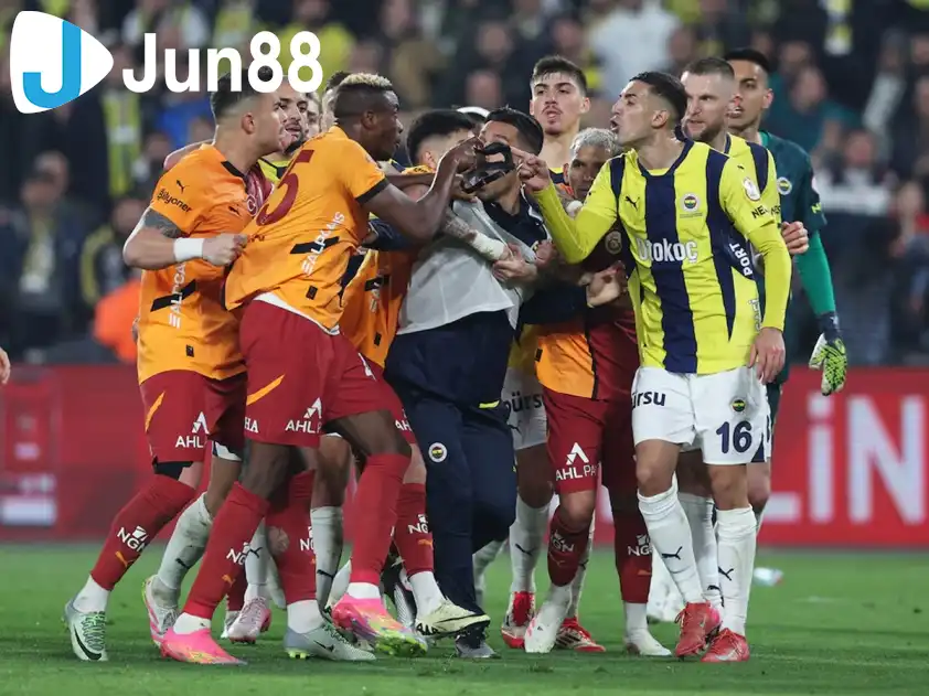 Fenerbahce và Galatasaray đang là hai đội bóng dẫn đầu Super Lig (Ảnh: ESPN) Fenerbahce và Galatasaray đang là hai đội bóng dẫn đầu Super Lig (Ảnh: ESPN)