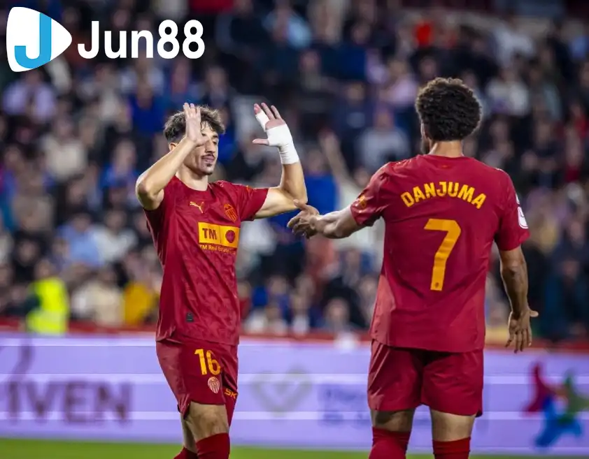 Valencia được dự đoán sẽ dễ dàng chiến thắng để bước vào vòng đấu tiếp theo. Valencia được dự đoán sẽ dễ dàng chiến thắng để bước vào vòng đấu tiếp theo.